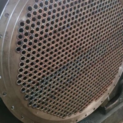 Rekuperativer Rohrbündelwärmetauscher für Destillationskolonne W1.101+W1.102, 160m2+50m2